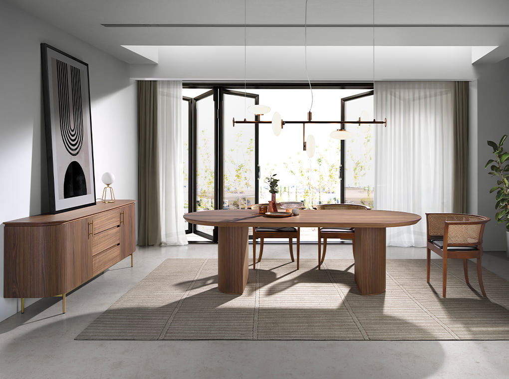 Mesa de comedor de roble con soporte metálico