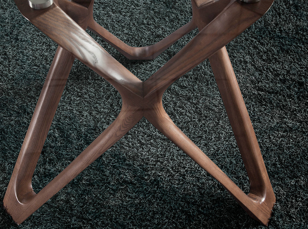 Mesa de comedor de roble con soporte metálico