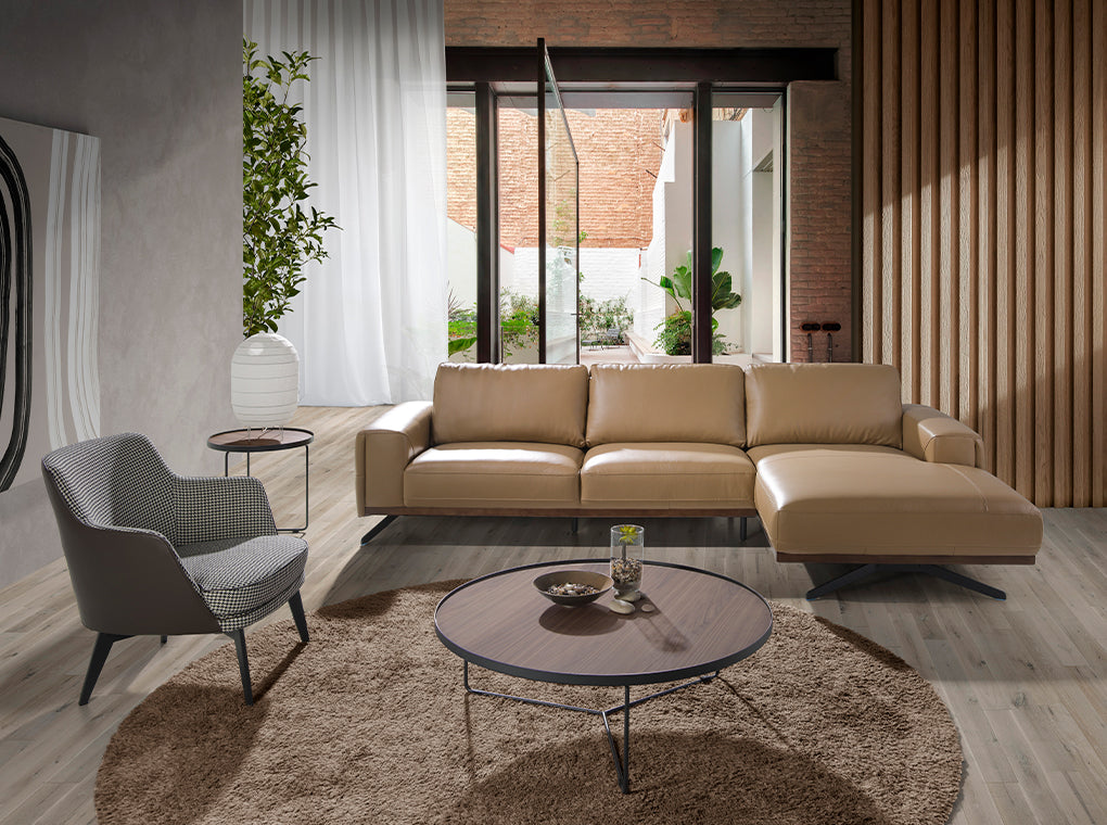 Mesa de café de nogal con soporte metálico Angel Cerdá