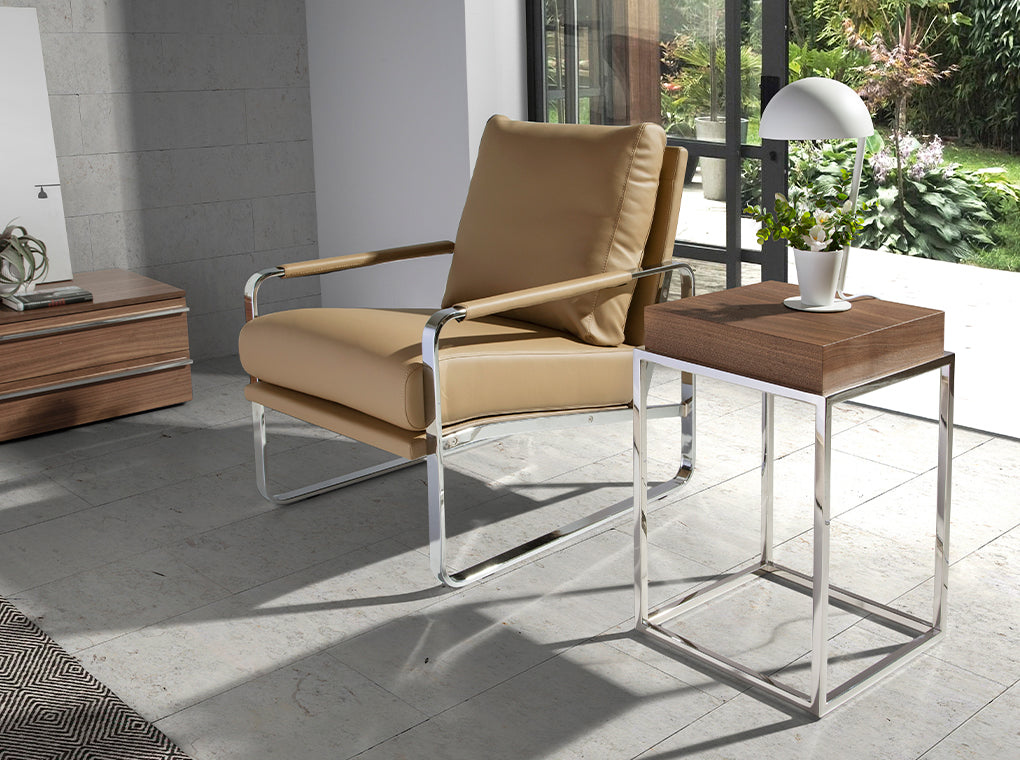 Mesa lateral de nogal con soporte metálico Angel Cerdá