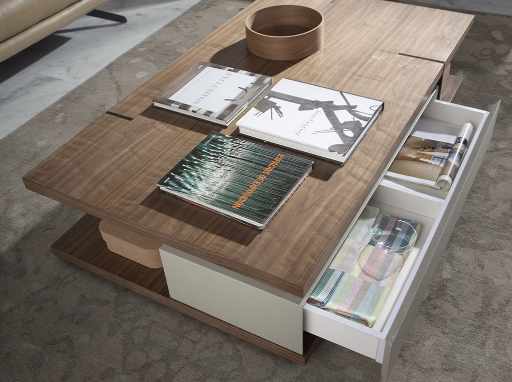 "Mesa de café de nogal con cajón central y estructura metálica Angel Cerdá".