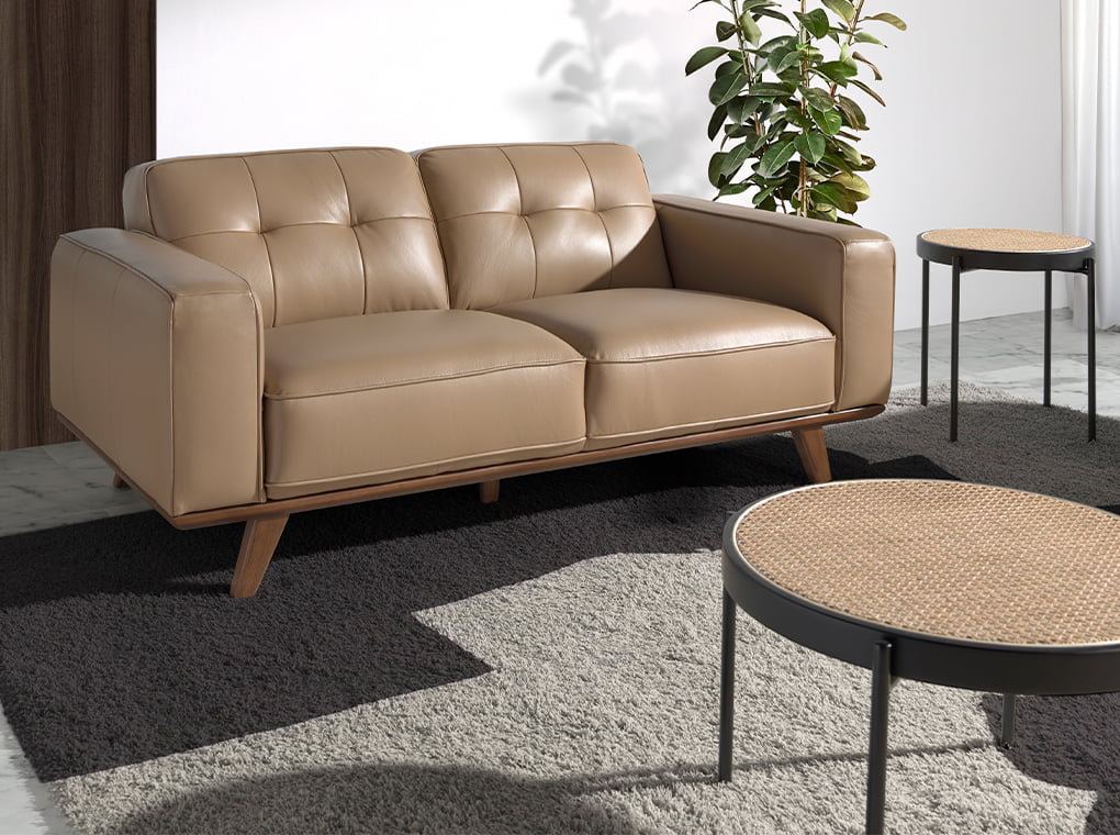 Mesa lateral de mimbre con soporte metálico