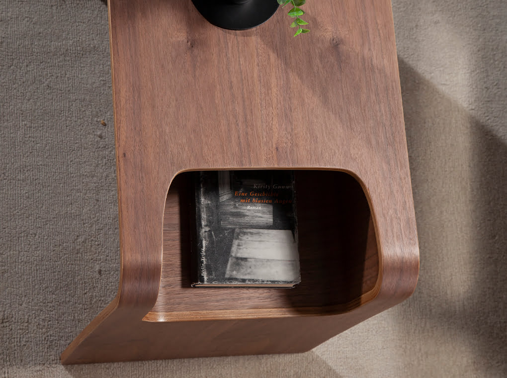 Mesa lateral de nogal con soporte metálico