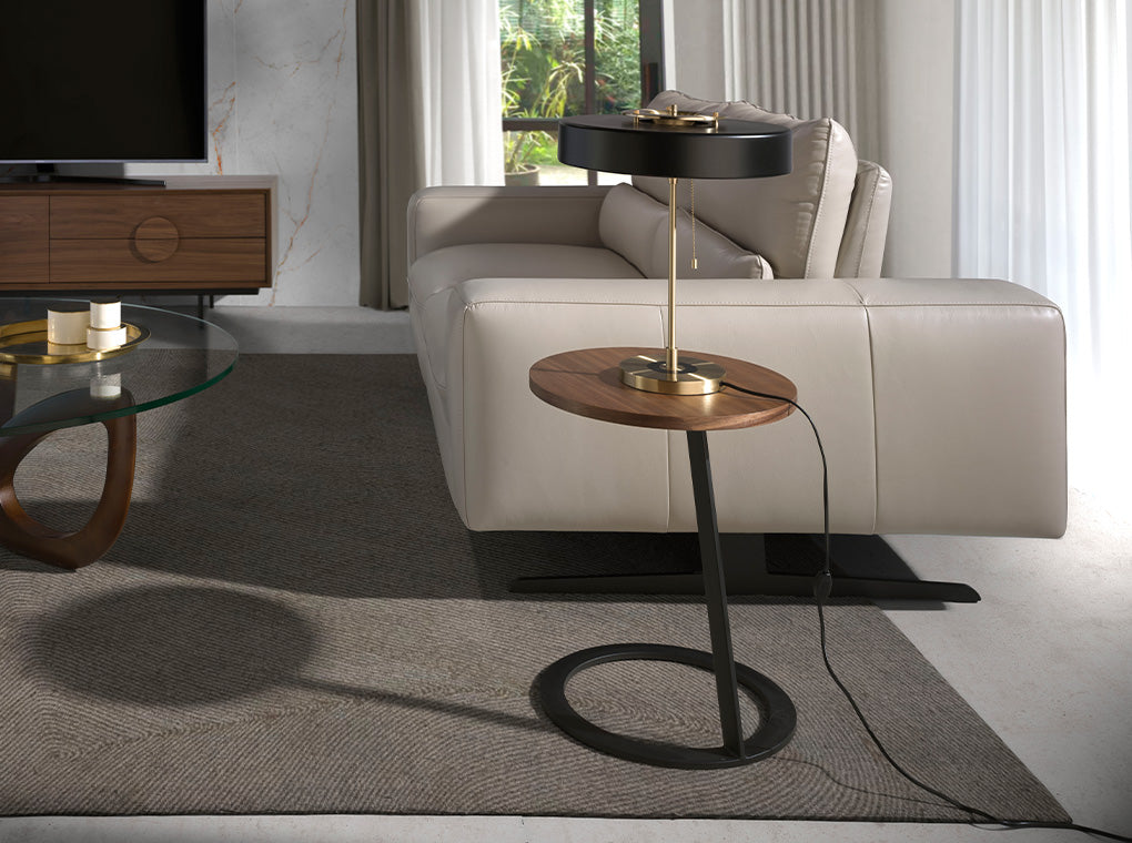 Mesa lateral de nogal con soporte metálico Angel Cerdá