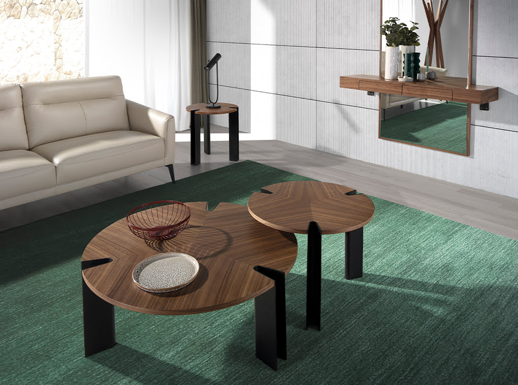 Mesa lateral de roble con soporte metálico