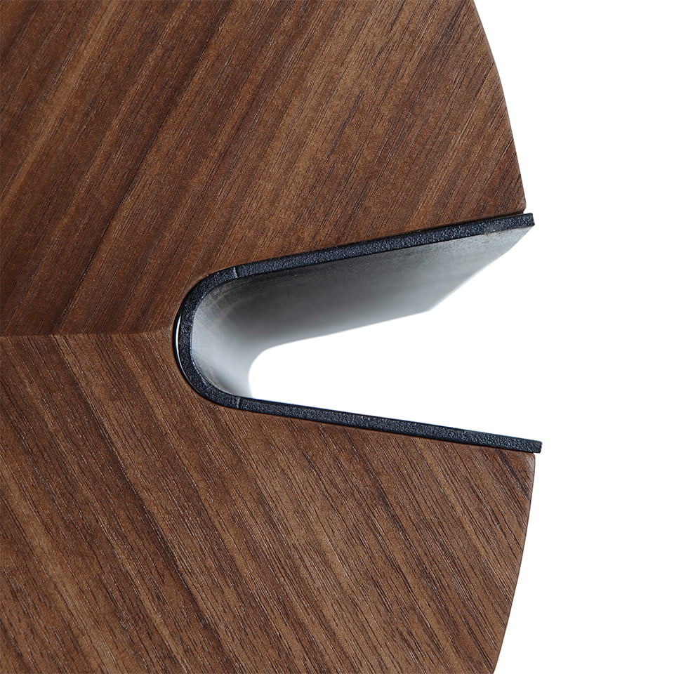 Mesa lateral de nogal y acero negro