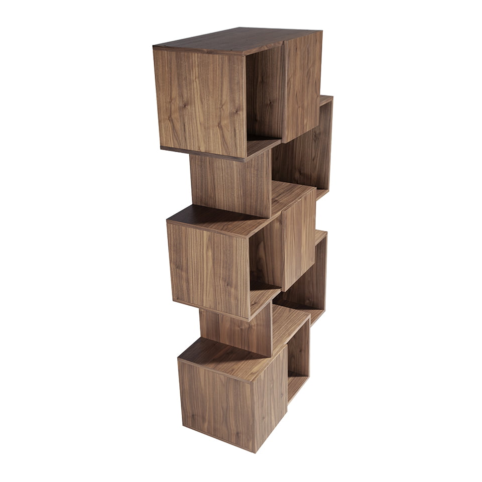 Biblioteca con estantes irregulares de madera de nogal con puertas de Angel Cerdá