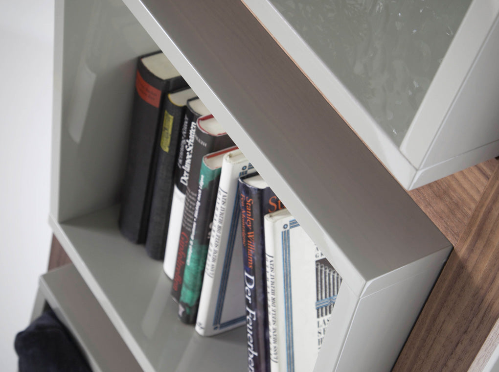 Biblioteca de Nuc con estantes cúbicos Angel Cerdá