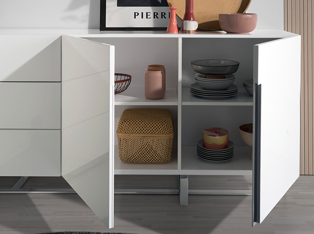 Cómoda blanca con patas de acero Angel Cerdá