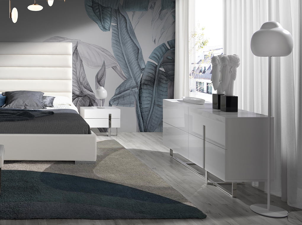 Cómoda blanca con patas de acero Angel Cerdá.