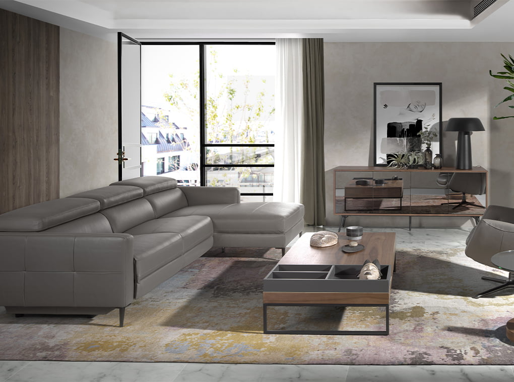 Cómoda de Nogal con puertas de vidrio negro y espejo Angel Cerdá