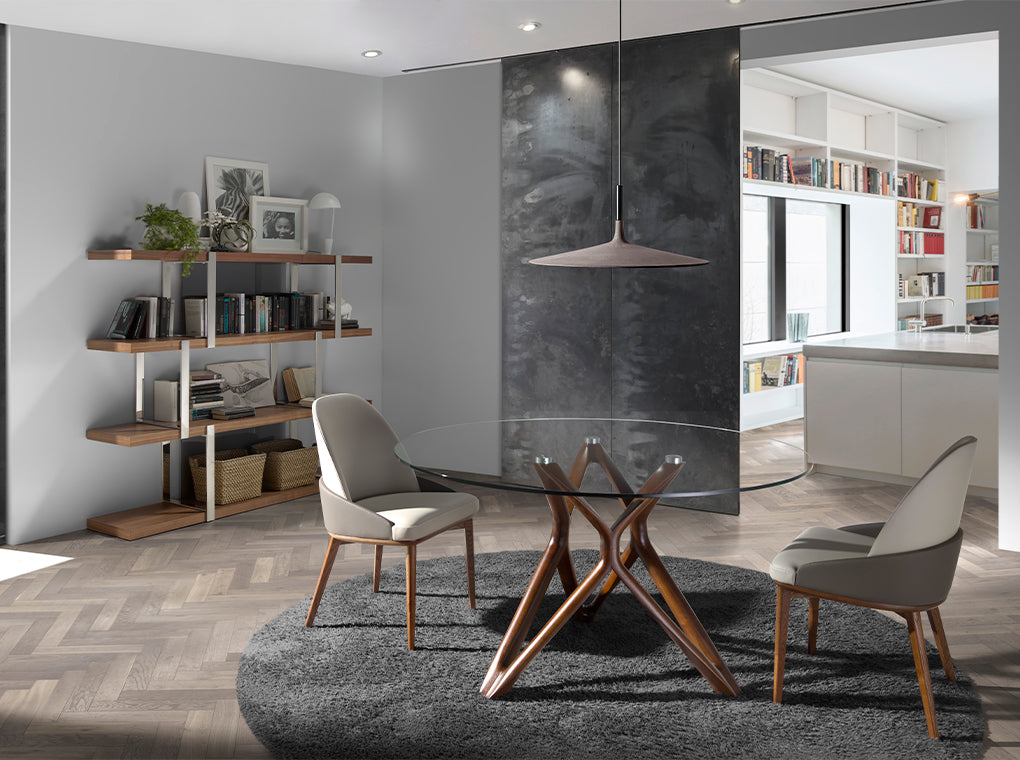 Biblioteca de Nogal con estantes de vidrio negro