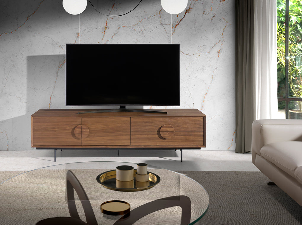 Cómoda de TV de madera de nogal con patas de acero negro Angel Cerdá
