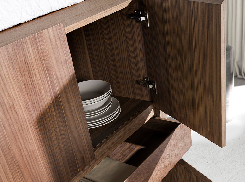 Cómoda alta de Nogal con Soporte Metálico Angel Cerdá