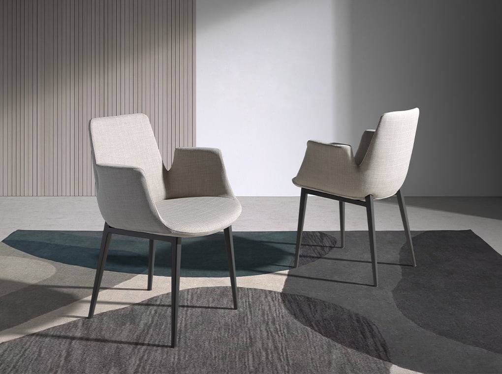 Silla tapizada con tela gris Angel Cerdá