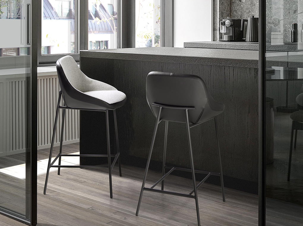 Taburete moderno gris y negro con patas metálicas | Luxet.es