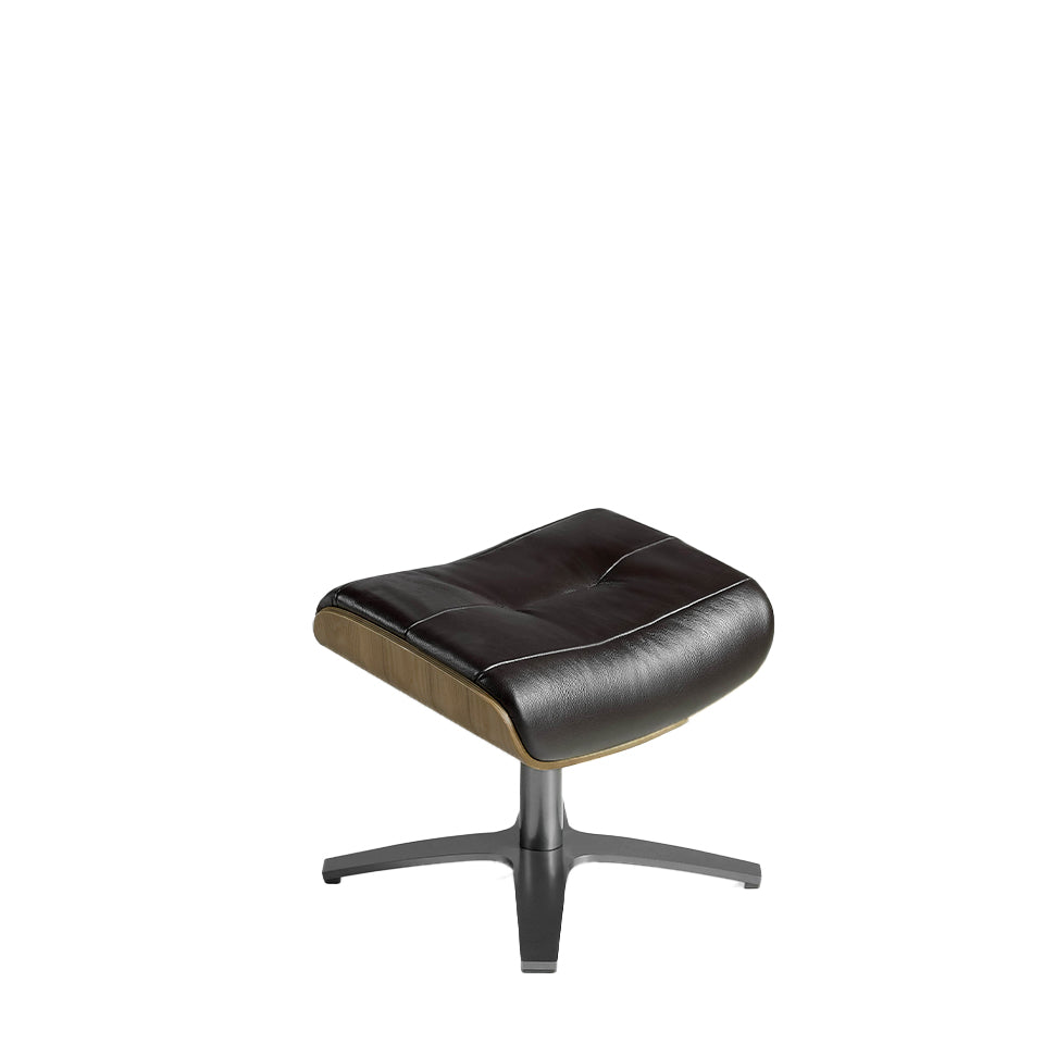 Taburete giratorio tapizado en piel de vaca marrón de Angel Cerdá.