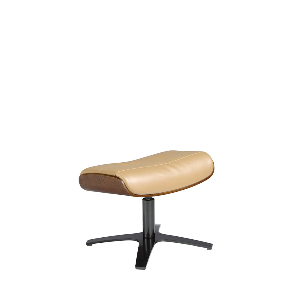 Taburete tapizado en piel de vaca beige de Angel Cerdá.