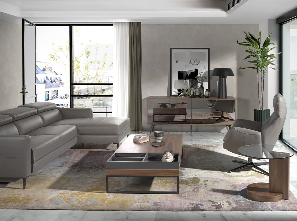 Sillón giratorio reclinable tapizado en piel gris y acero Angel Cerdá