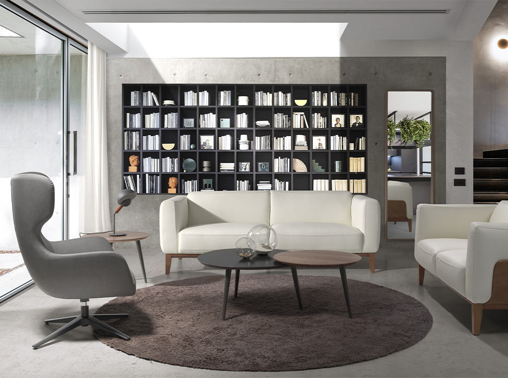 Silla giratoria tapizada en piel ecológica y acero negro