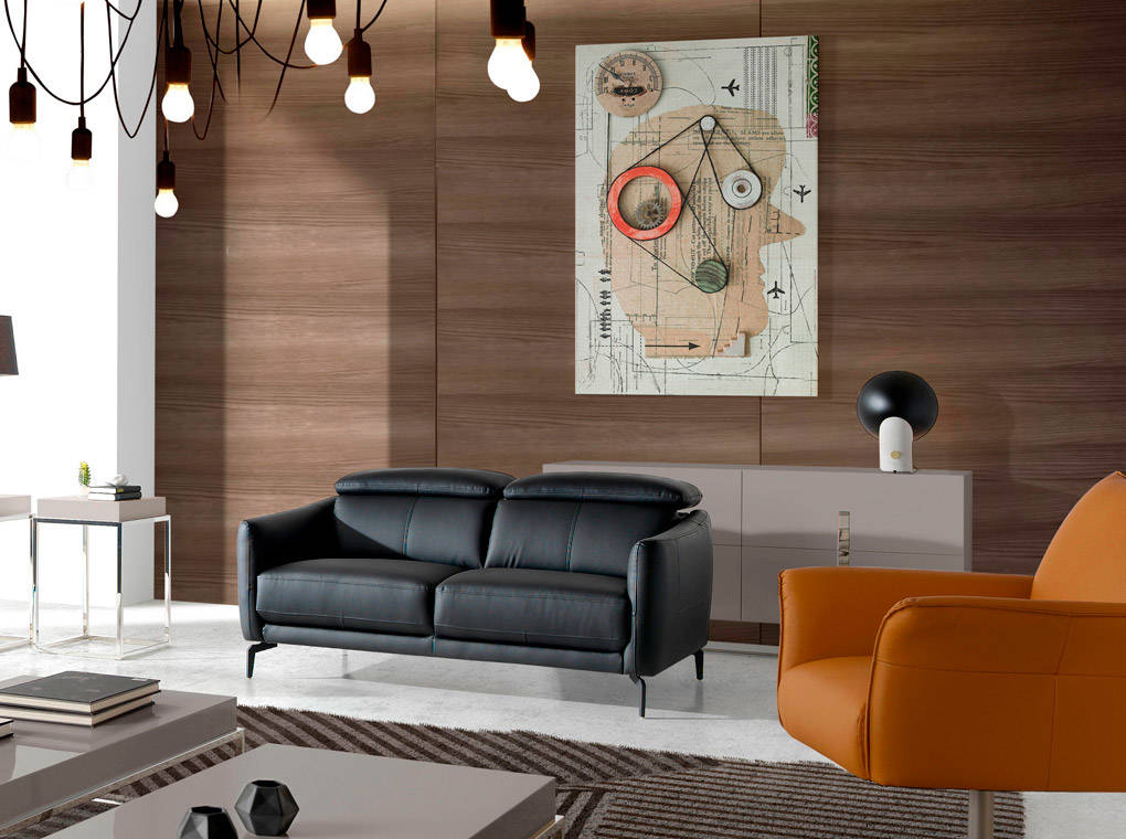 Sofá de piel negra de vaca con reposacabezas articulables Angel Cerdá