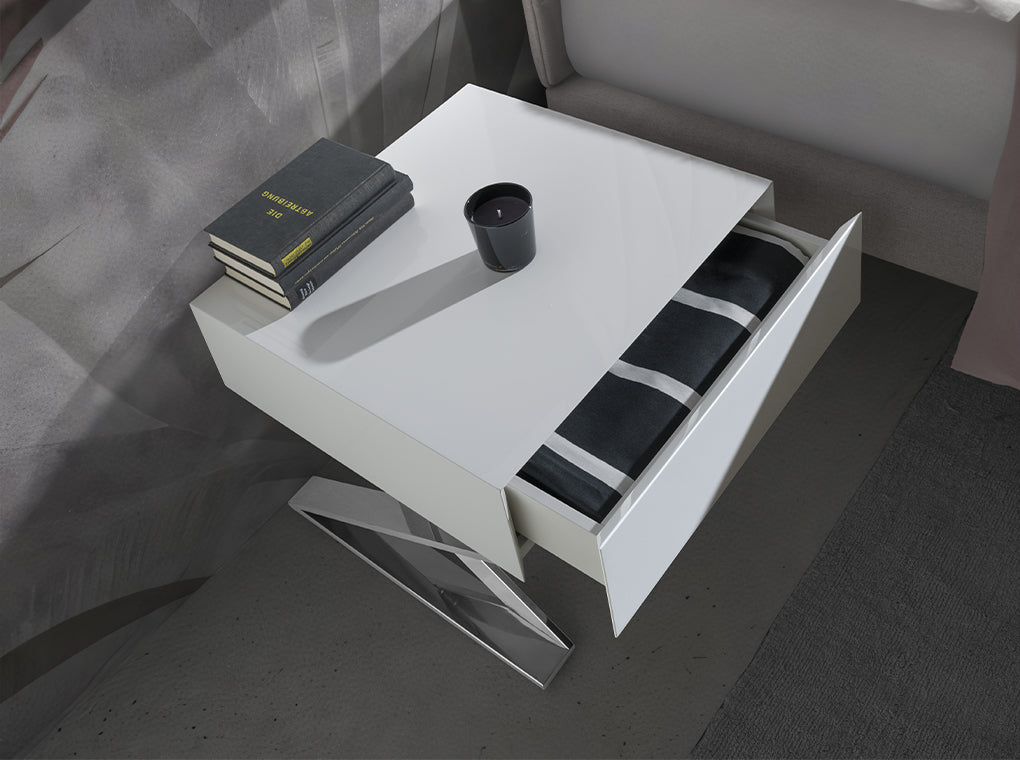 Mesa de noche con patas de lámina de acero Angel Cerdá