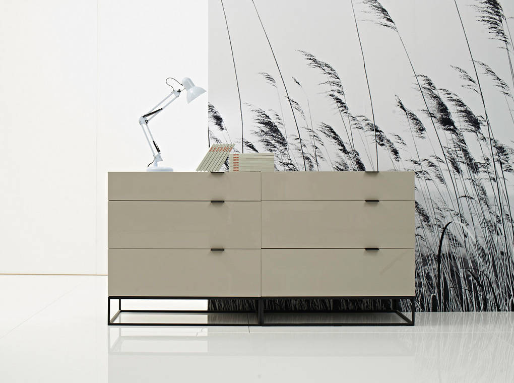 Mesa de noche negra de DM con estructura de acero Angel Cerdá