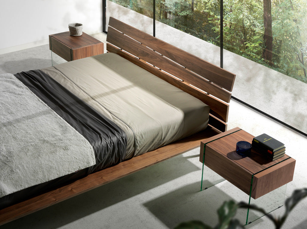 Mesa de noche de Nogal y Cristal con Cajón Suave Angel Cerdá