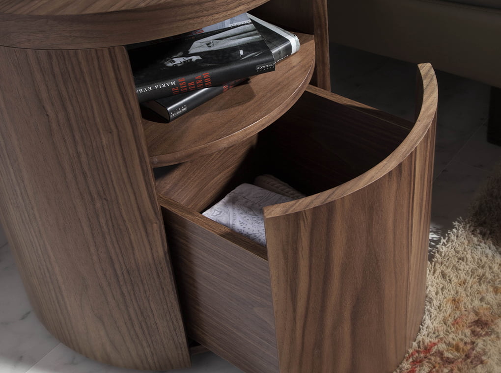 Mesa de noche redonda de nogal con cajón suave Angel Cerdá