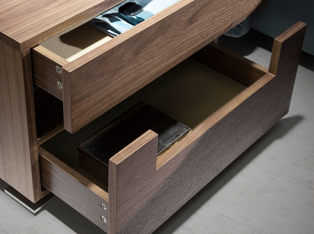 Mesa de noche de roble con soporte metálico Angel Cerdá