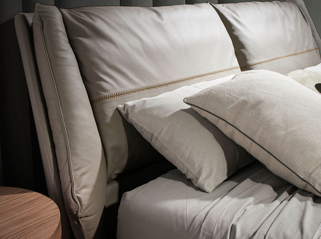 Cama Doble Tapizado en Cuero Ecológico Angel Cerdá.