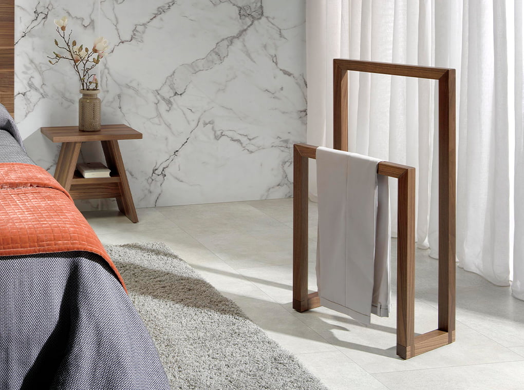 Soporte para Ropa de Madera de Pino Angel Cerdá.