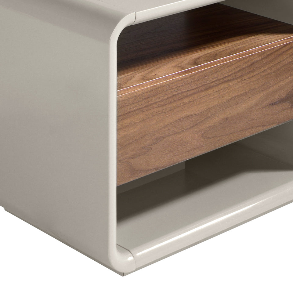 Mesa de noche de madera lacada y nogal Angel Cerdá