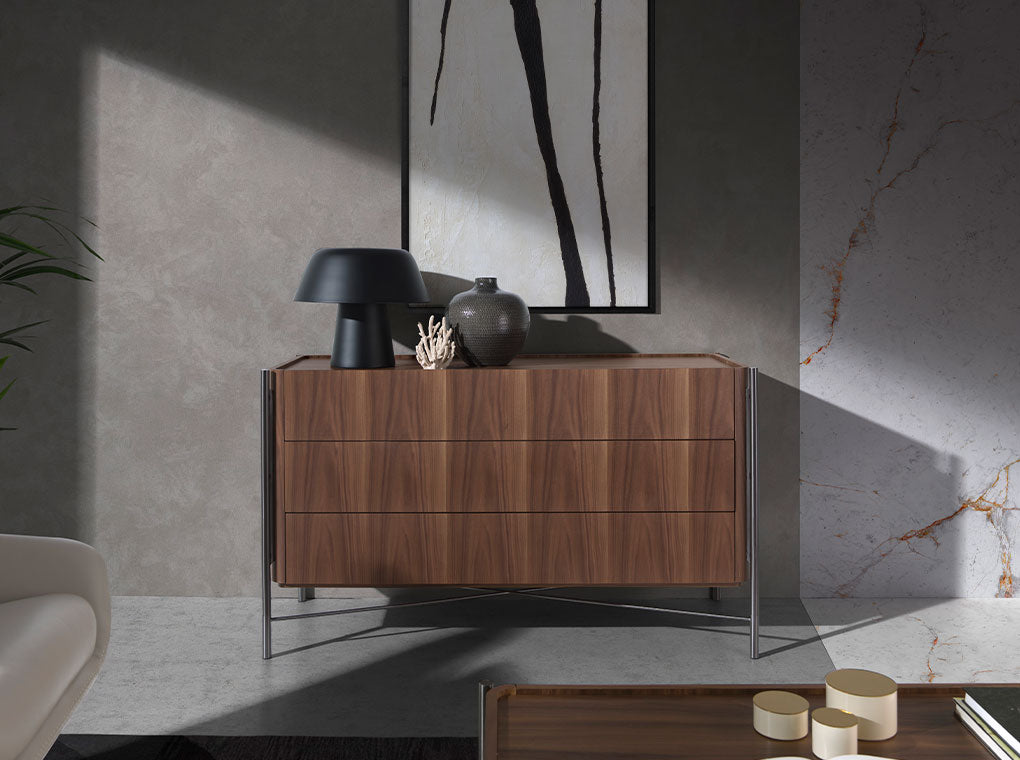 Cómoda de madera de nogal con cajones y soporte metálico Angel Cerdá