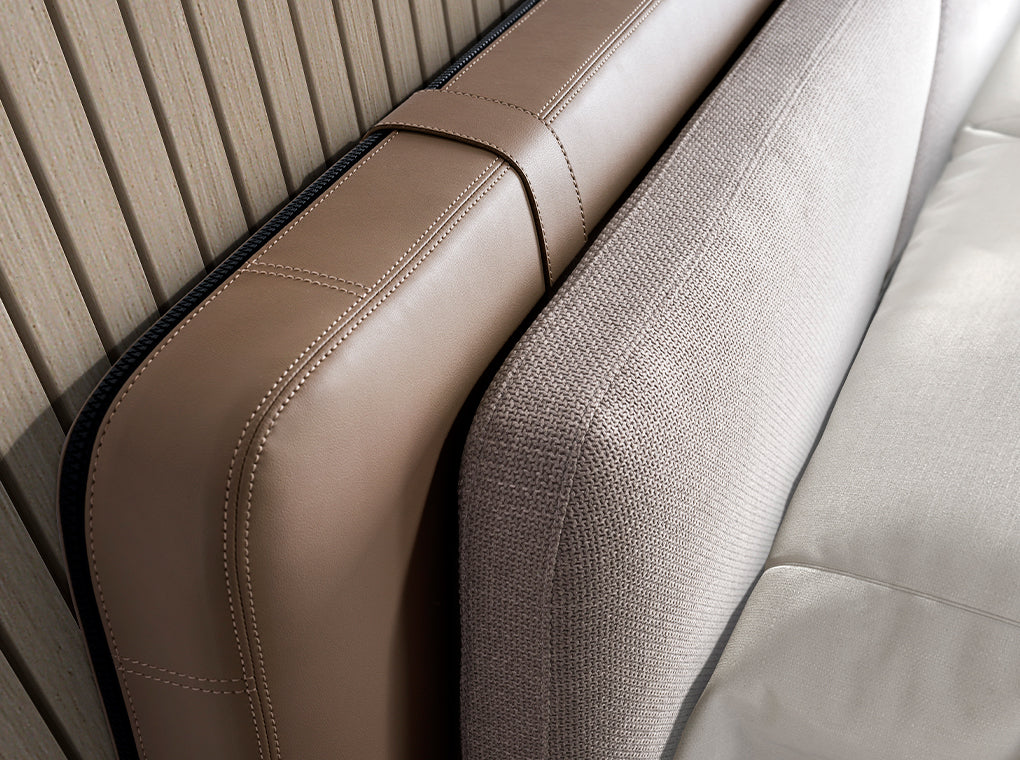 Cama doble de piel ecológica y tela gris con patas de acero inoxidable Angel Cerdá