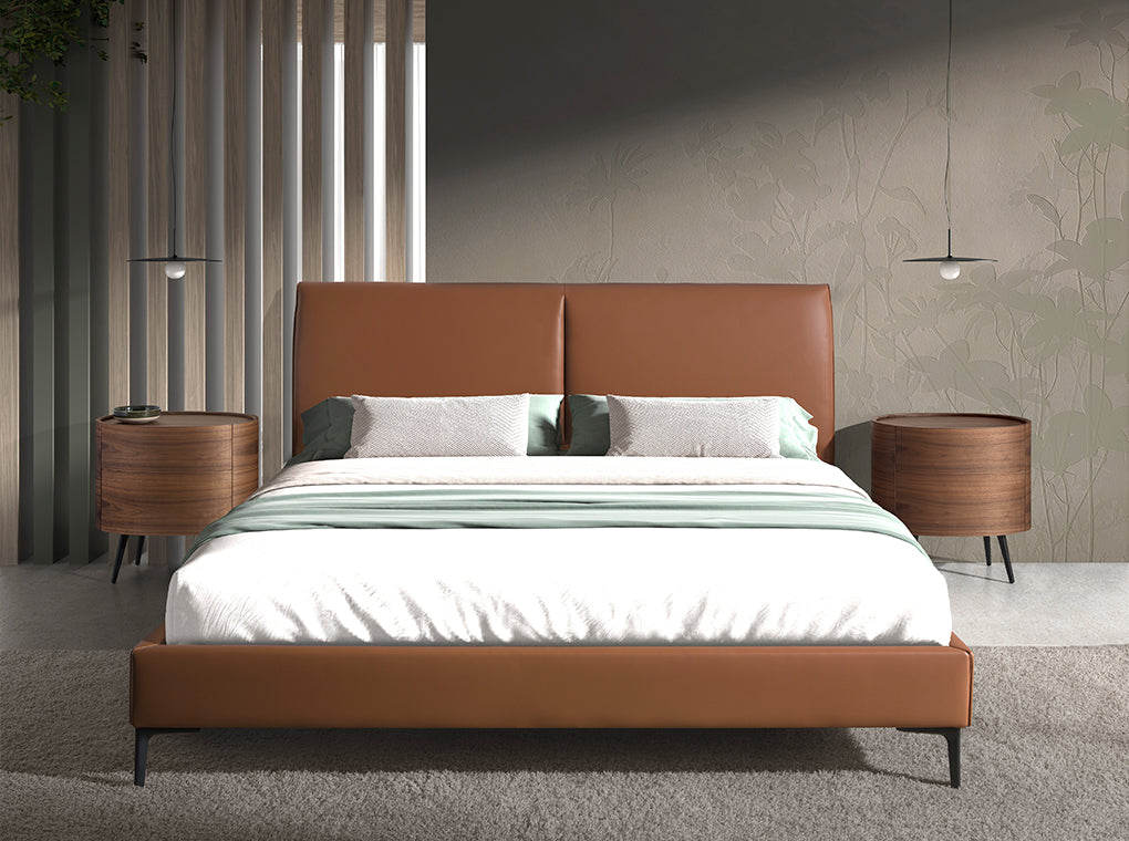 Cama de piel ecológica marrón con estructura de acero inoxidable Angel Cerdá