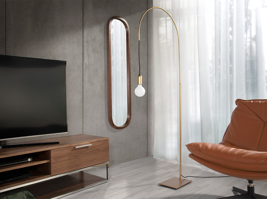 Lámpara ajustable de acero dorado