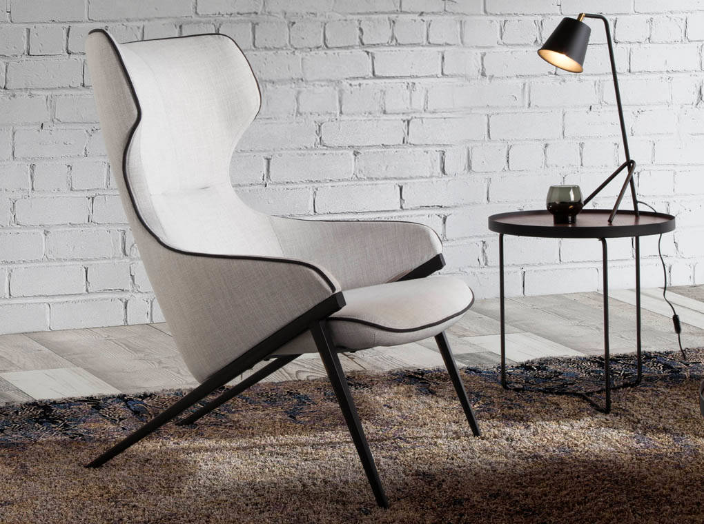 Mesa de café de nogal con soporte metálico Angel Cerdá