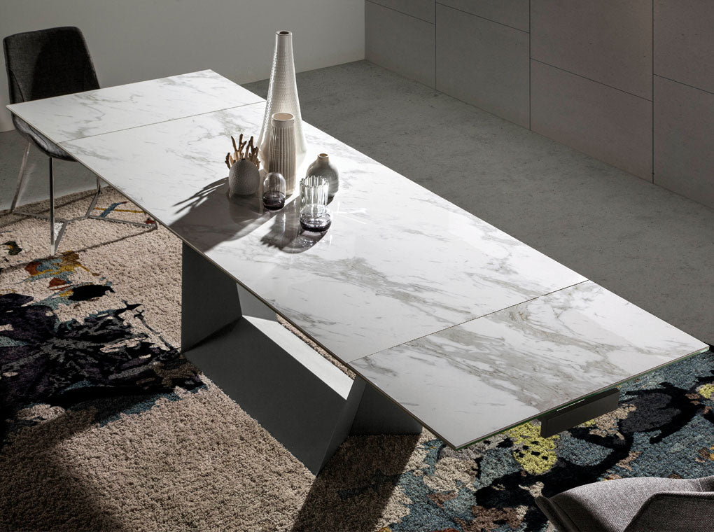 Mesa de comedor de porcelana con extensiones laterales de Angel Cerdá