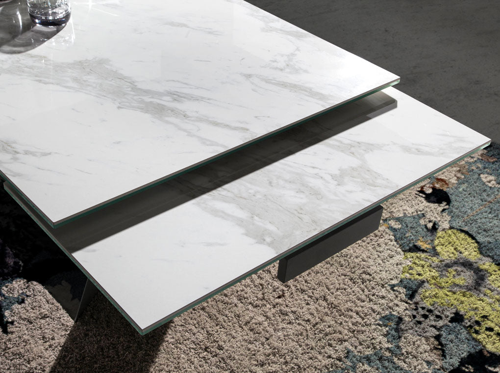 Mesa de comedor de porcelana con extensiones laterales de Angel Cerdá