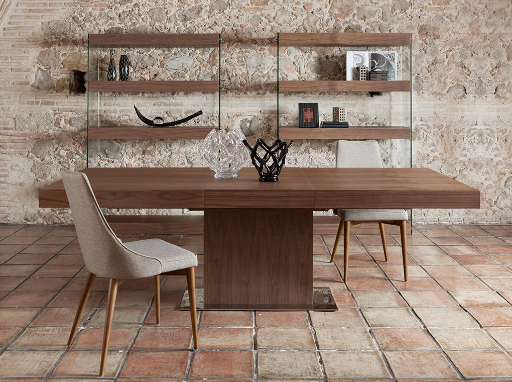 Mesa extensible de comedor de nogal con soporte metálico Angel Cerdá