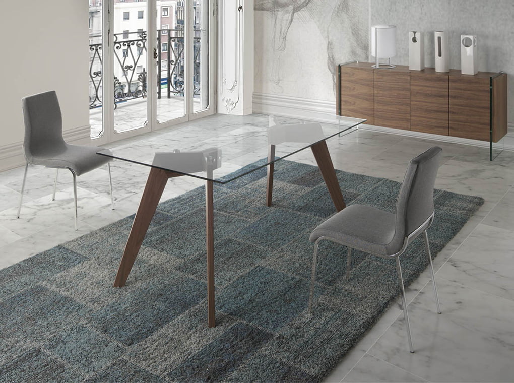 Mesa de comedor rectangular de vidrio con patas de nogal 160x95cm Angel Cerdá