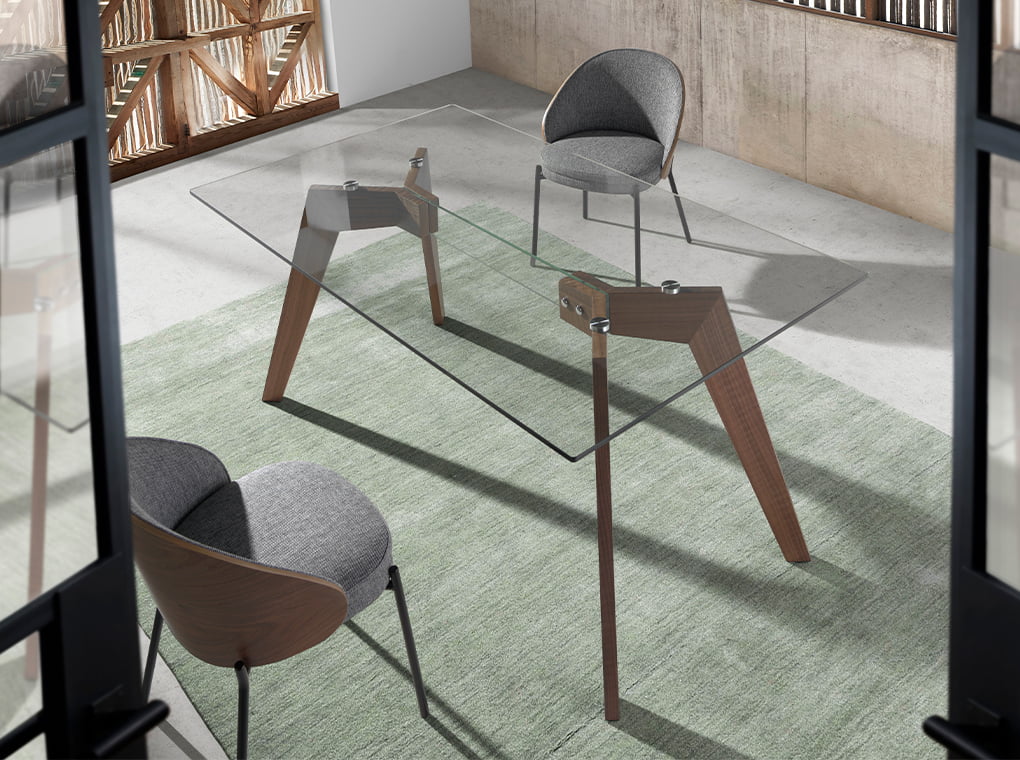 Mesa de comedor rectangular de vidrio con patas de nogal 160x95cm Angel Cerdá