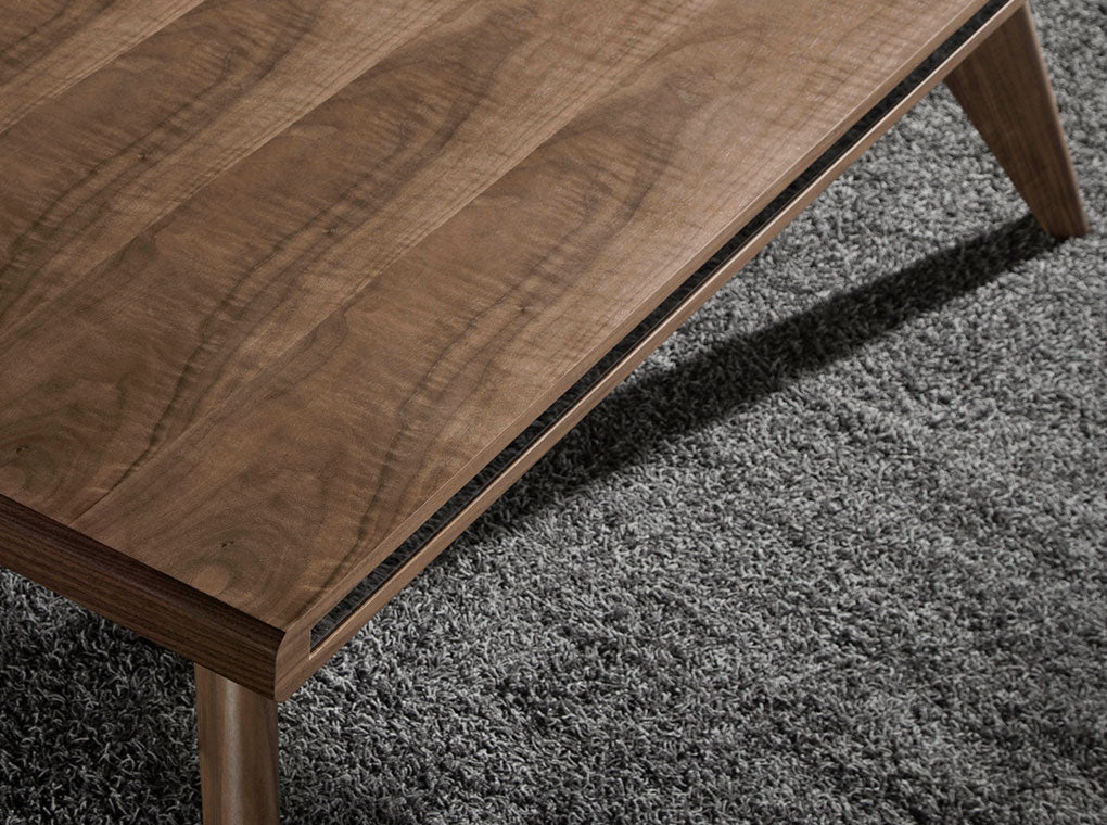 Mesa de comedor de nogal con espejo de vidrio Angel Cerdá.