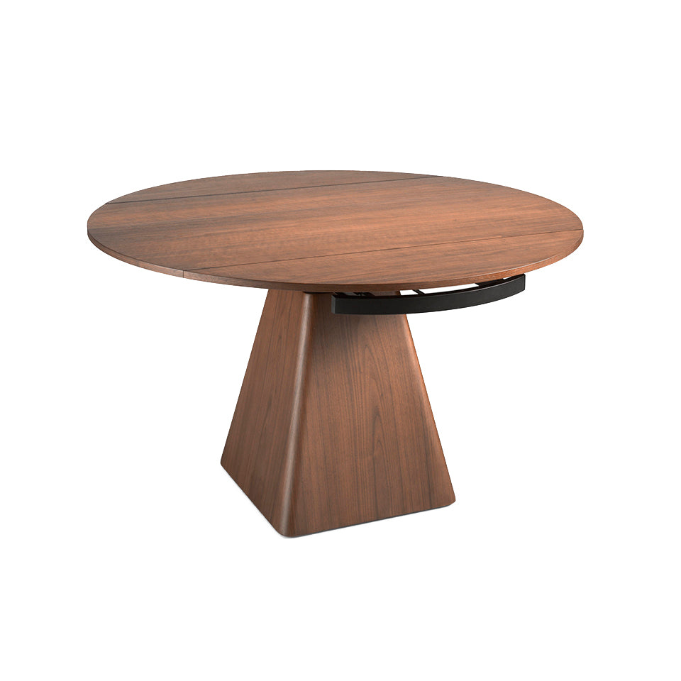 Mesa de comedor de nogal con base de pirámide cuadrada de Angel Cerdá.
