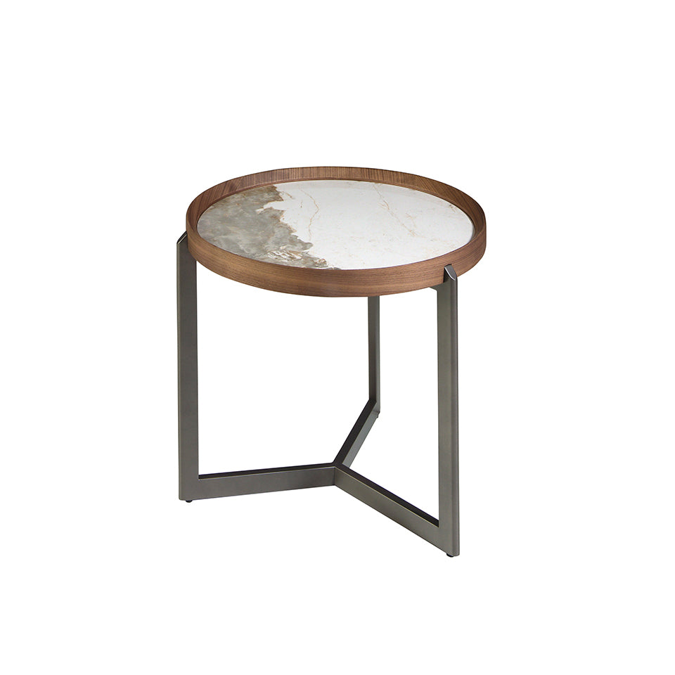 Mesa de café de roble con soporte metálico