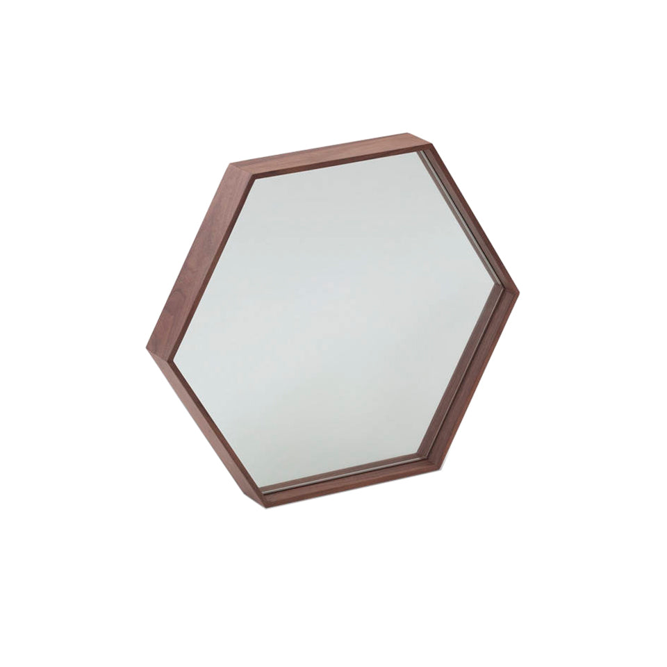 Espejo hexagonal de nogal de Angel Cerdá