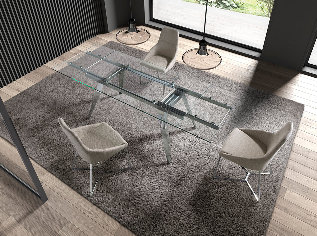 Silla de mesa tapizada en tela marrón de Angel Cerdá