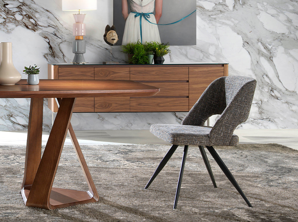 Silla de comedor tapizada en material gris Angel Cerdá
