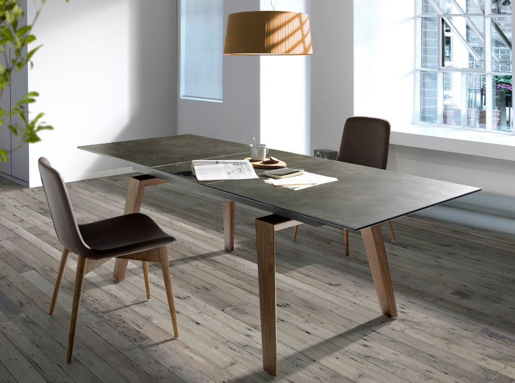 Silla de mesa tapizada en piel ecológica marrón Angel Cerdá